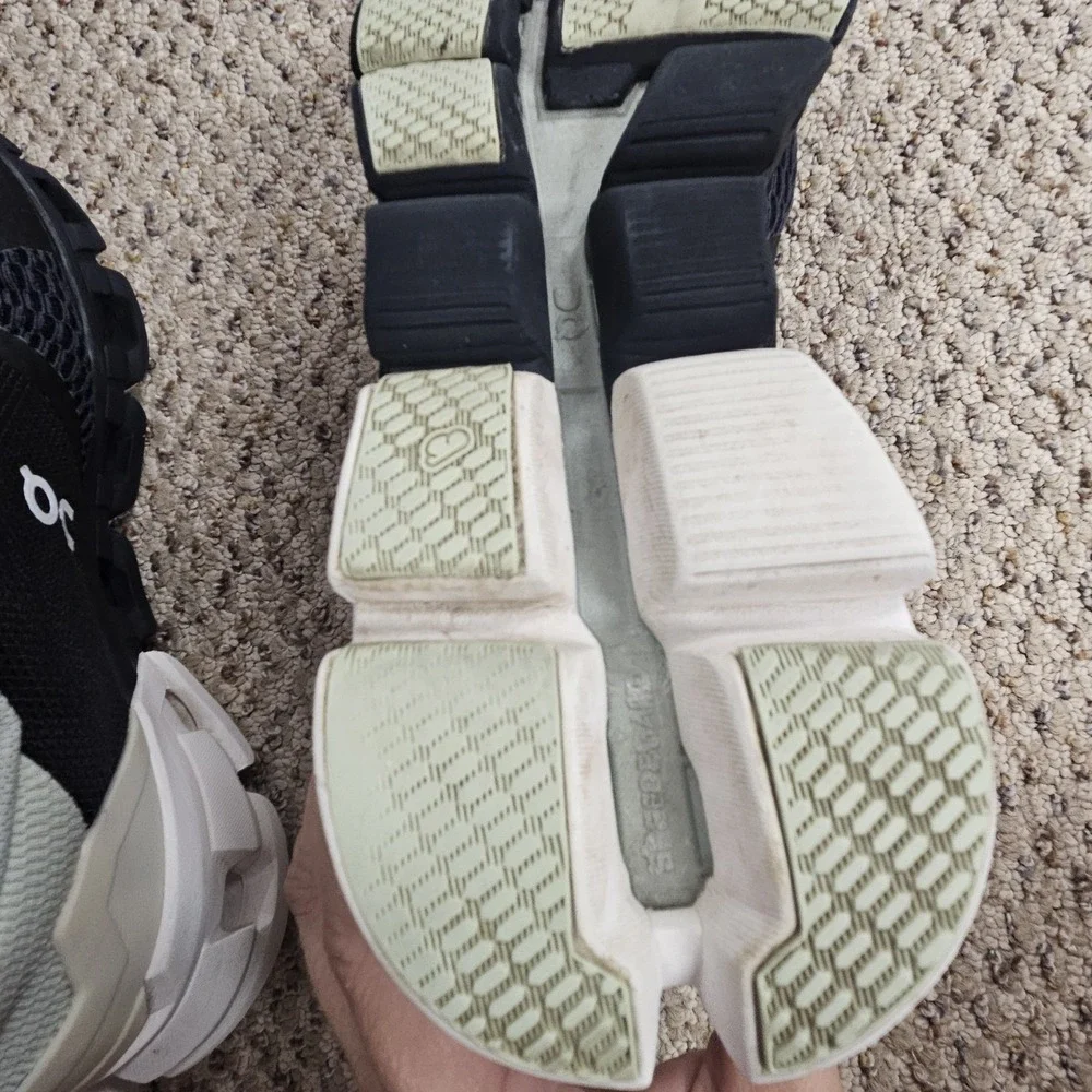 On Clouds missing insoles